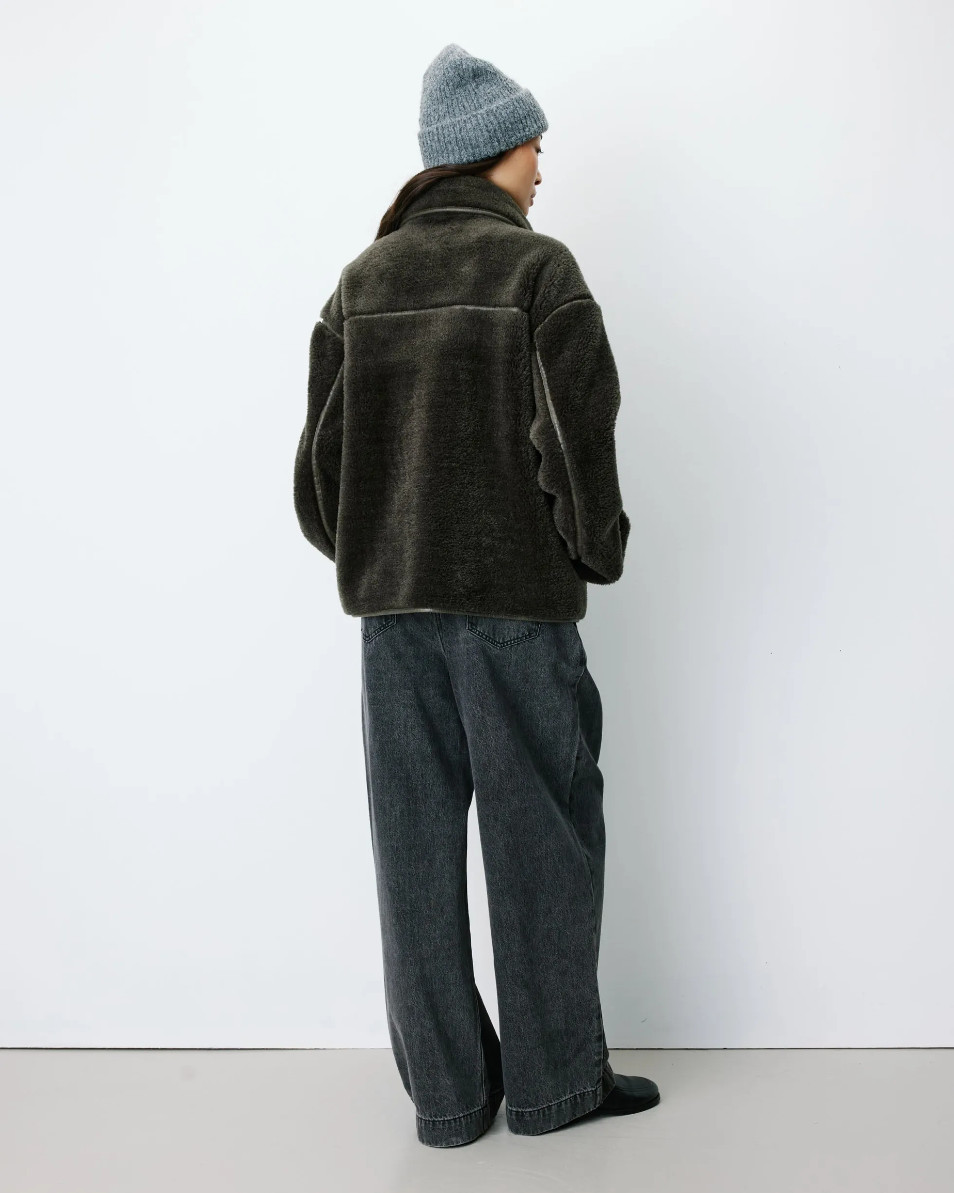Manteau en fausse fourrure oversize boutonné kaki Amelio