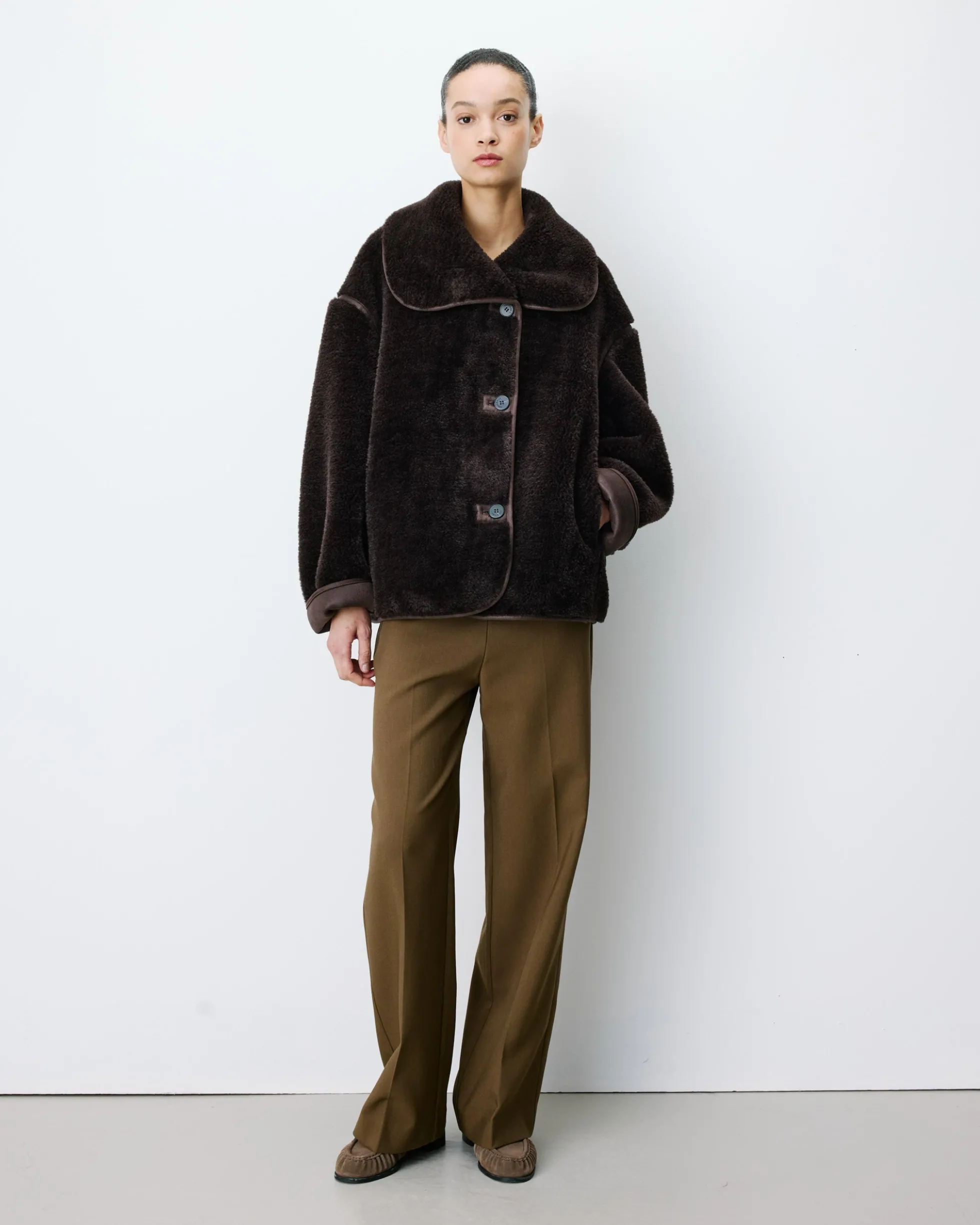 Manteau en fausse fourrure oversize boutonné chocolat Amelio