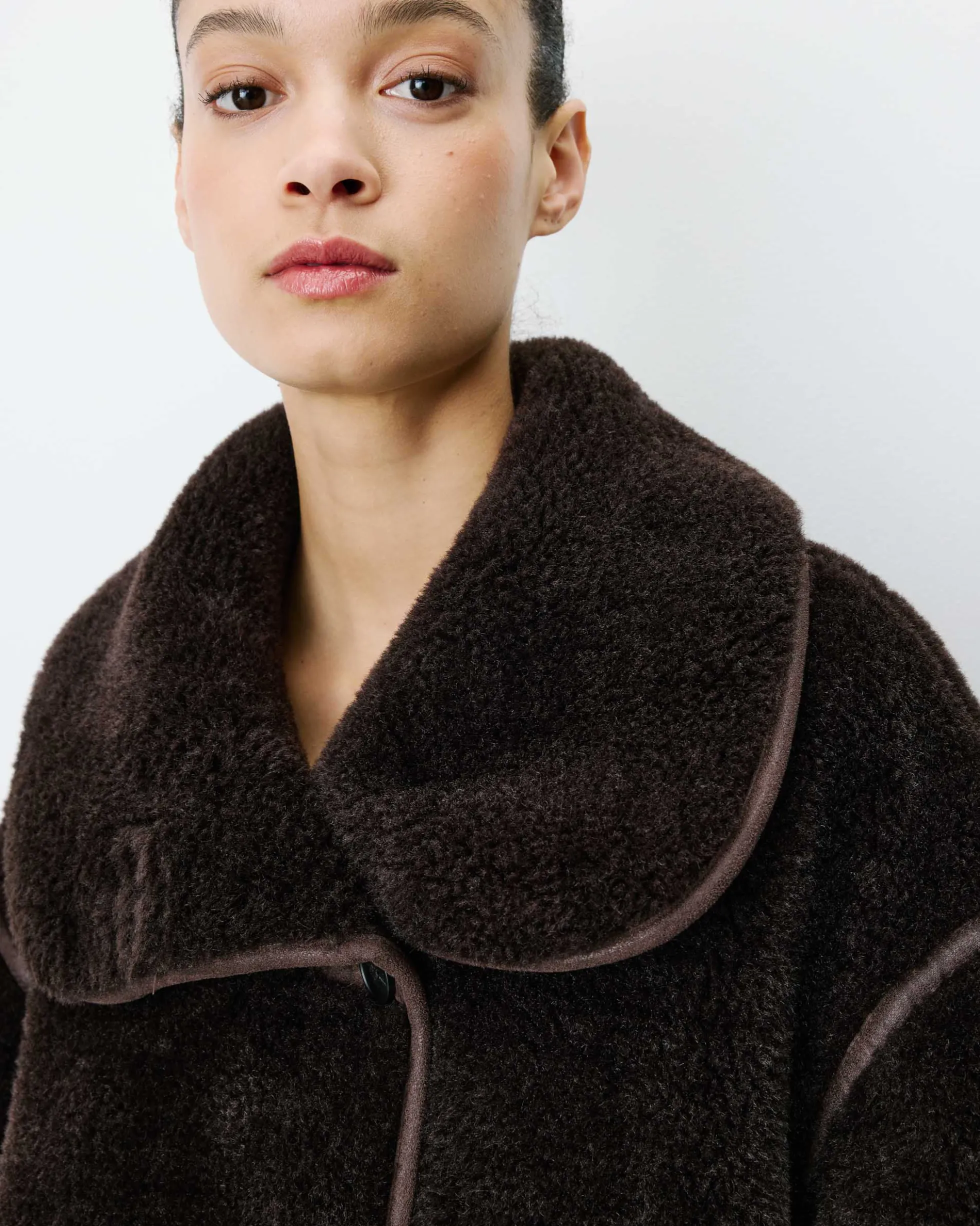 Manteau en fausse fourrure oversize boutonné chocolat Amelio