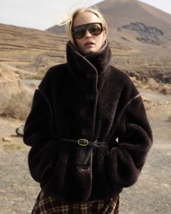 Manteau en fausse fourrure oversize boutonné chocolat Amelio