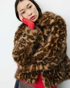 Manteau fausse fourrure court à motif leo Alva