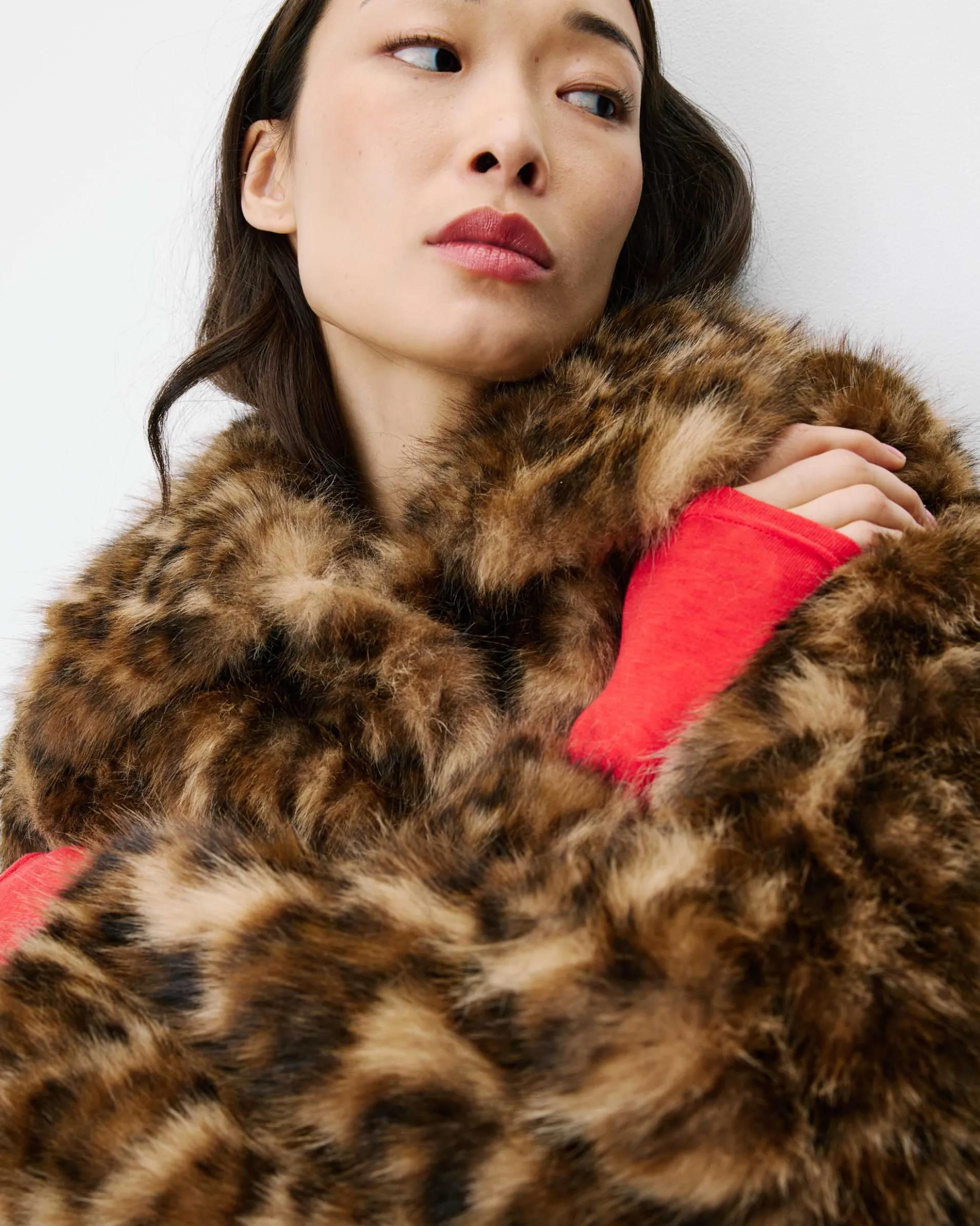 Manteau fausse fourrure court à motif leo Alva