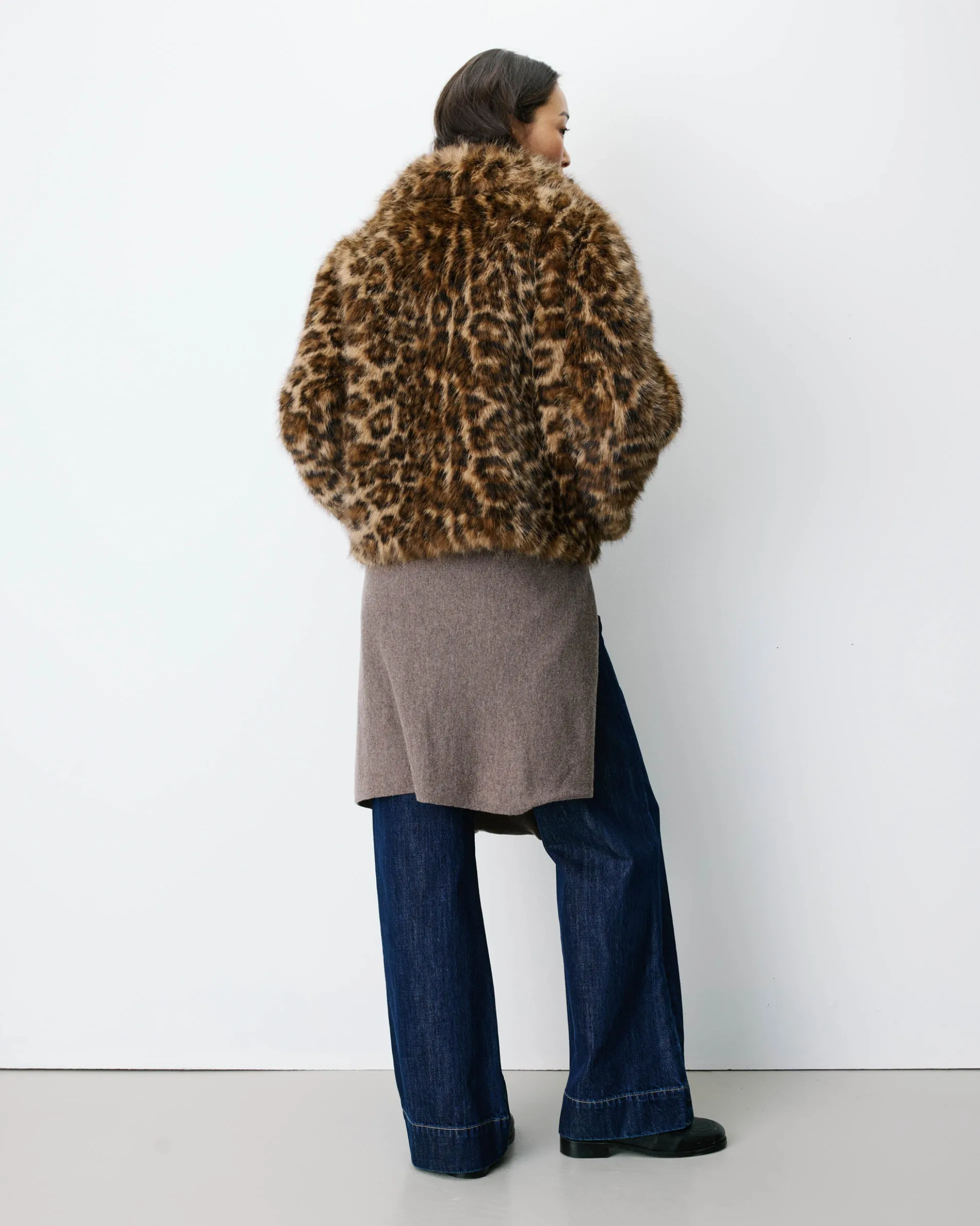Manteau fausse fourrure court à motif leo Alva