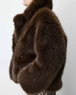 Manteau fausse fourrure croisé chocolat Amy