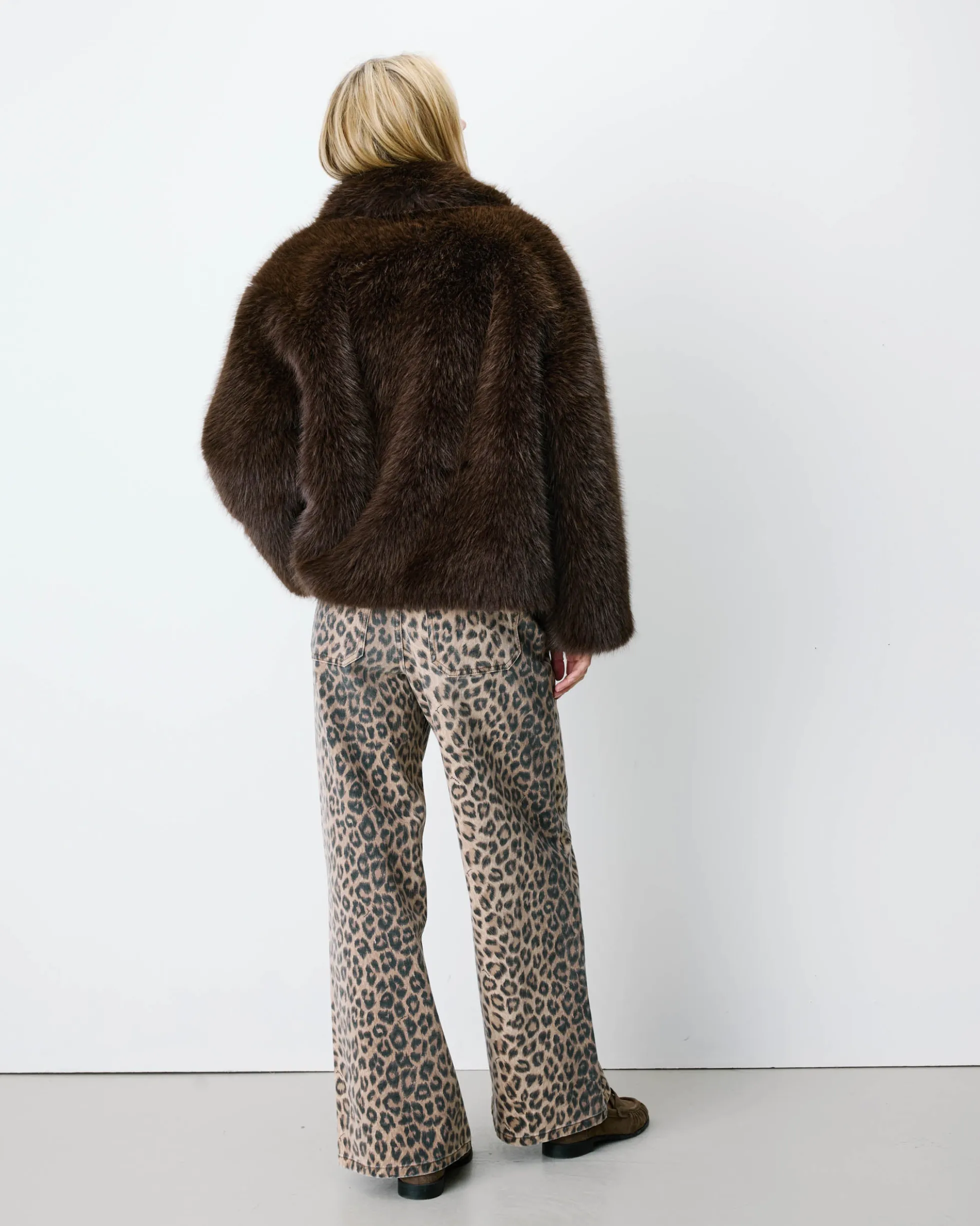 Manteau fausse fourrure croisé chocolat Amy