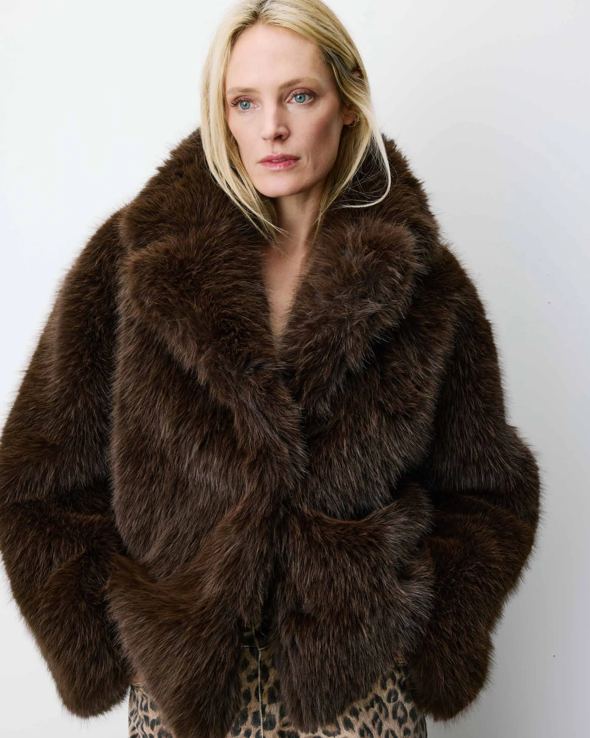 Manteau fausse fourrure croisé chocolat Amy