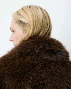 Manteau fausse fourrure croisé chocolat Amy