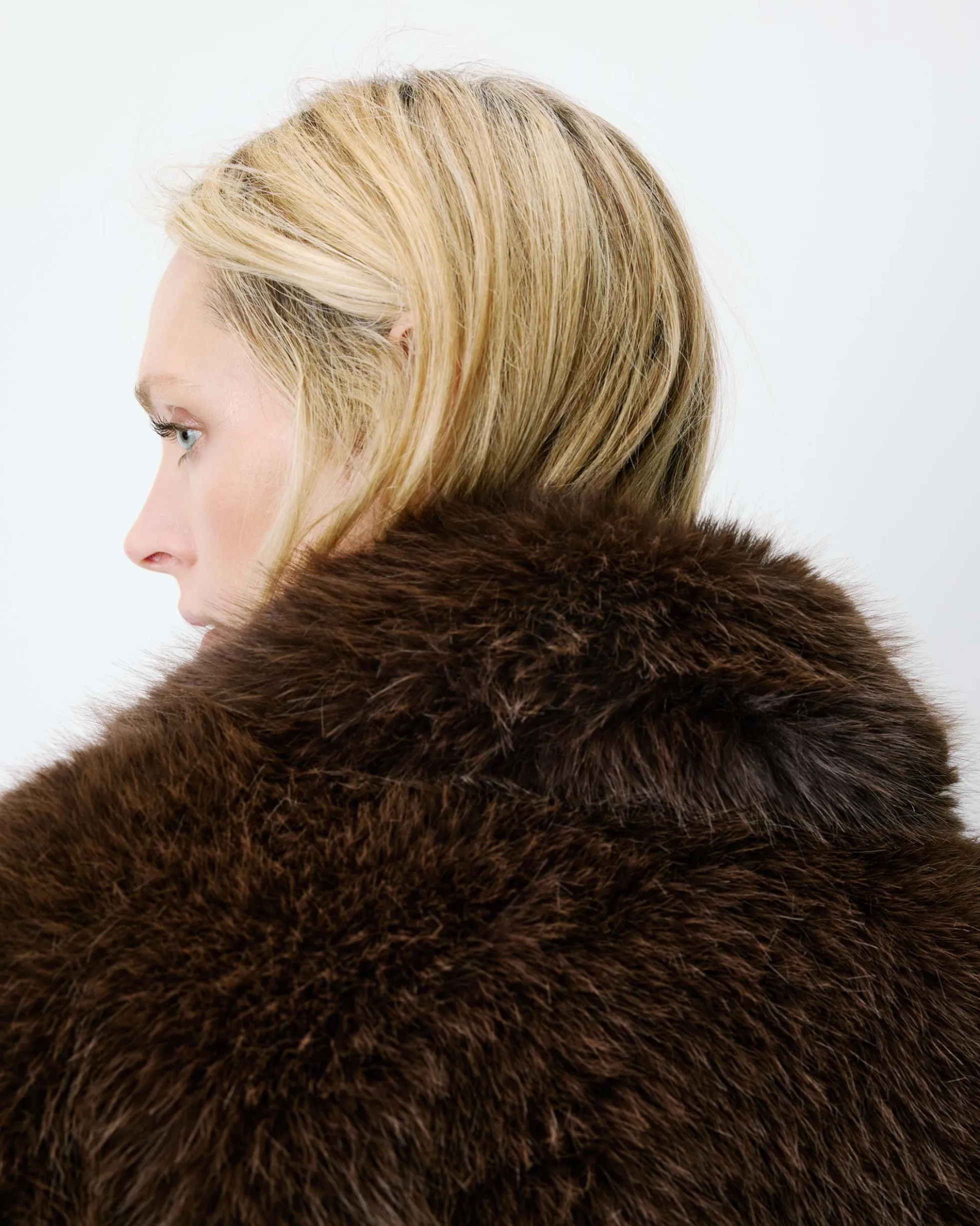 Manteau fausse fourrure croisé chocolat Amy