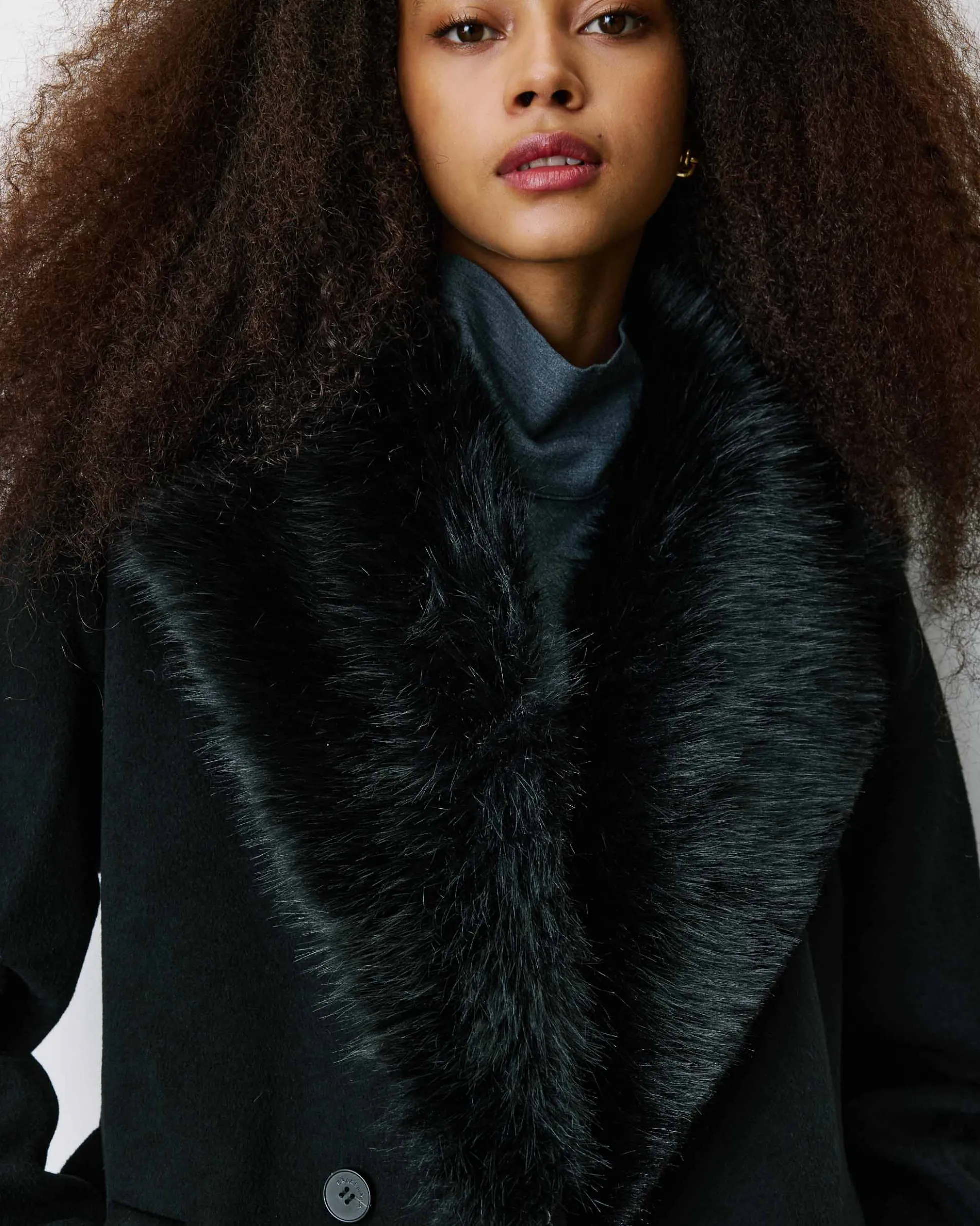 Manteau long croisé col en fausse fourrure noir Beryl