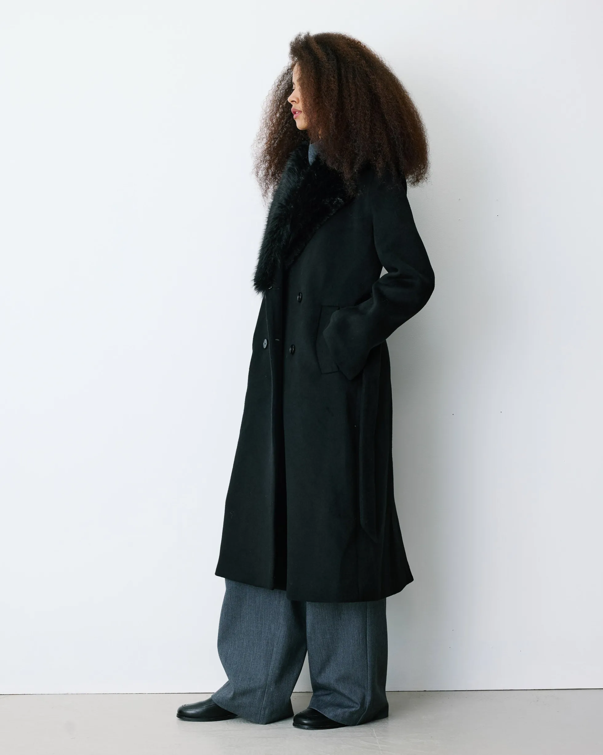Manteau long croisé col en fausse fourrure noir Beryl