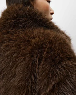 Manteau long oversize en fausse fourrure chocolat Alara