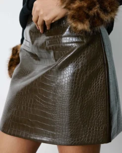 Mini-jupe en similicuir effet croco chocolat Betty