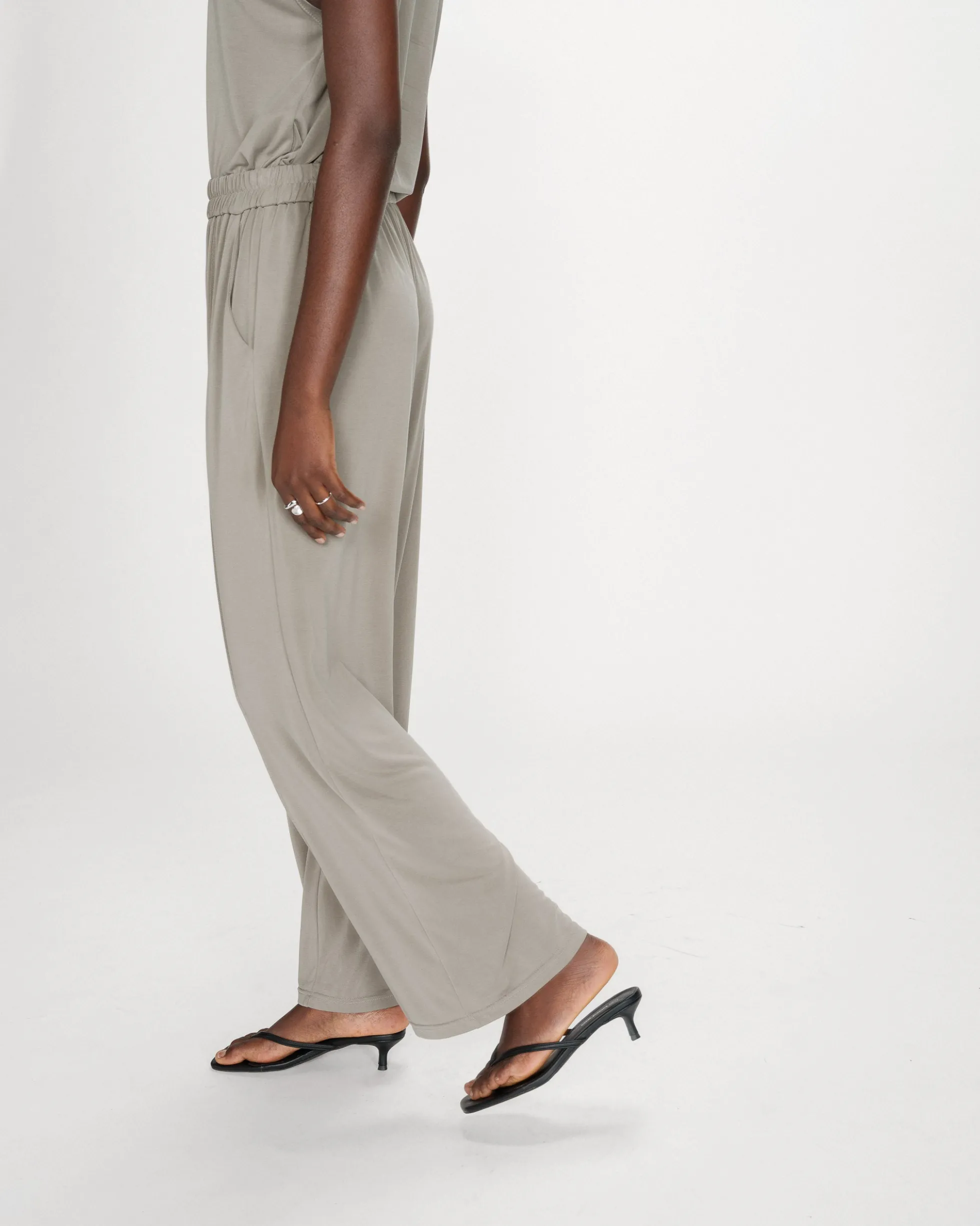 Pantalon en modal jambe large kaki Pax