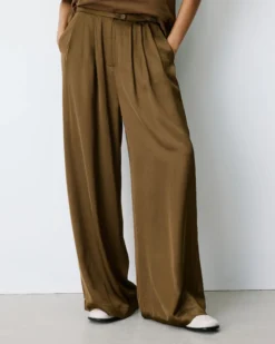 Pantalon en satin fluide à pinces olive Barnabe