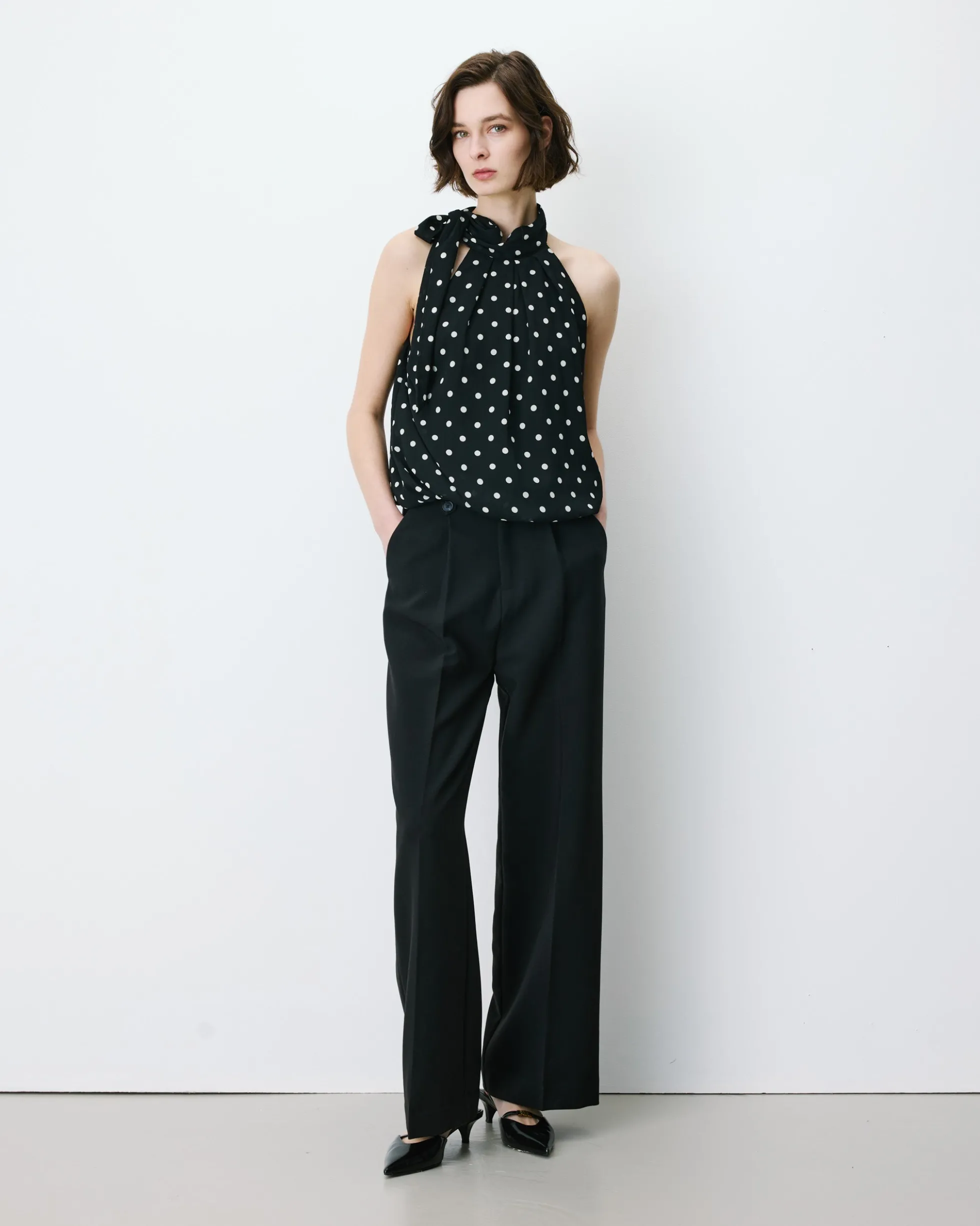Pantalon tailleur large à plis noir Nilay