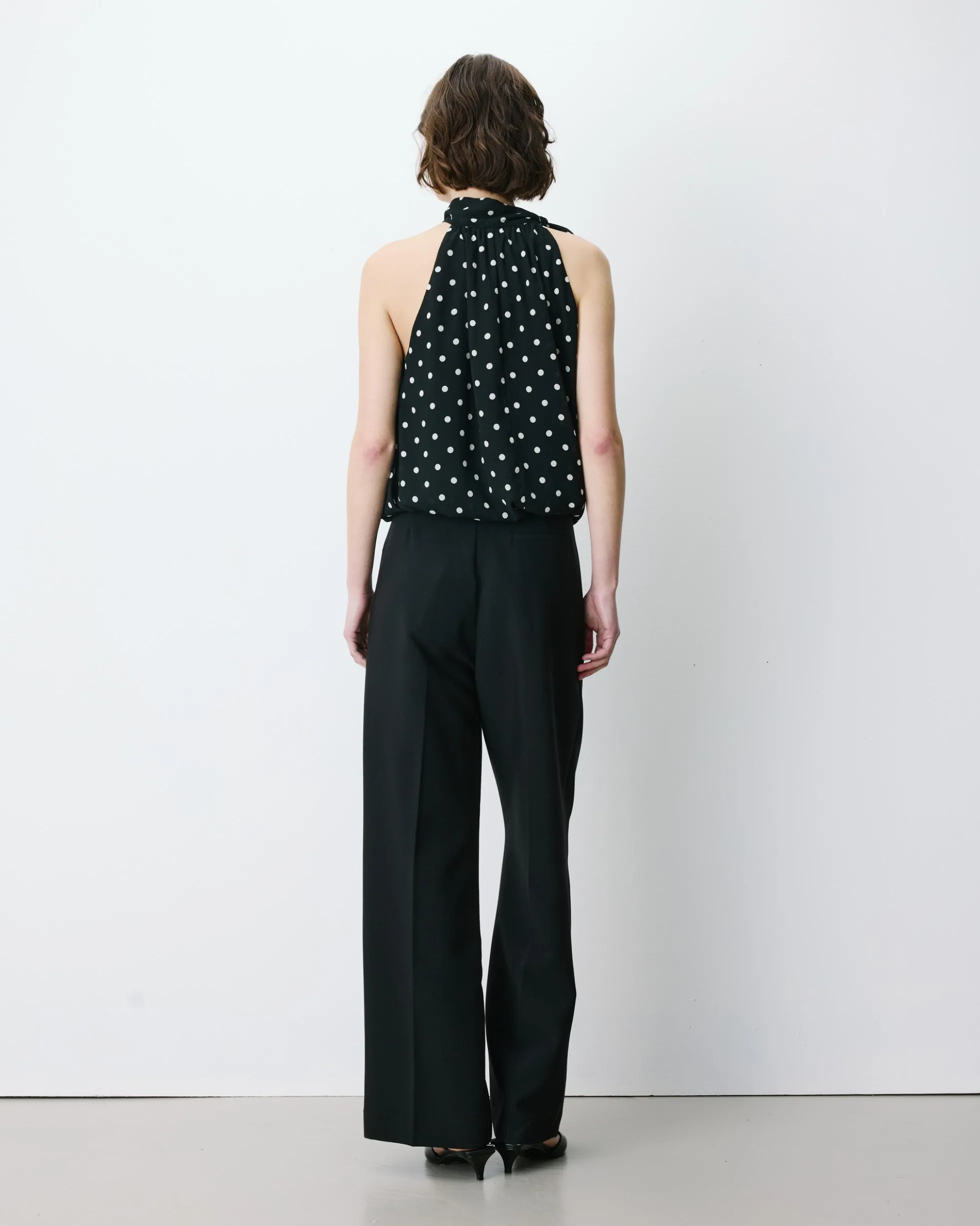 Pantalon tailleur large à plis noir Nilay