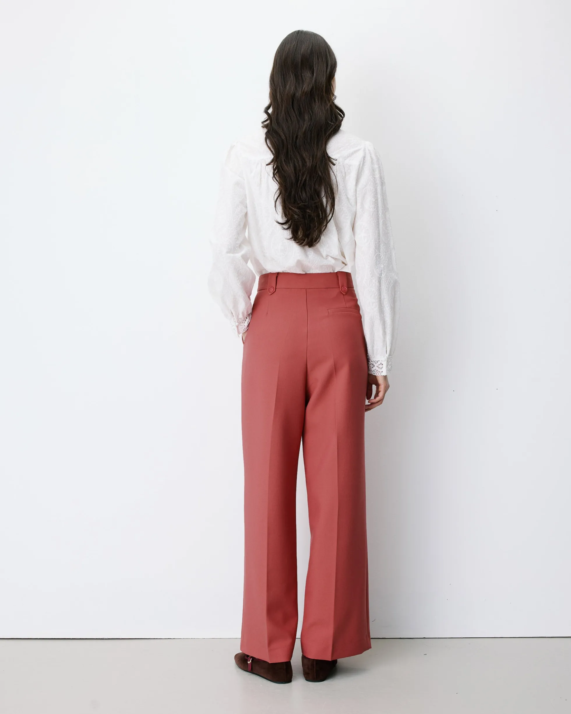 Pantalon tailleur large à plis blush Nilay