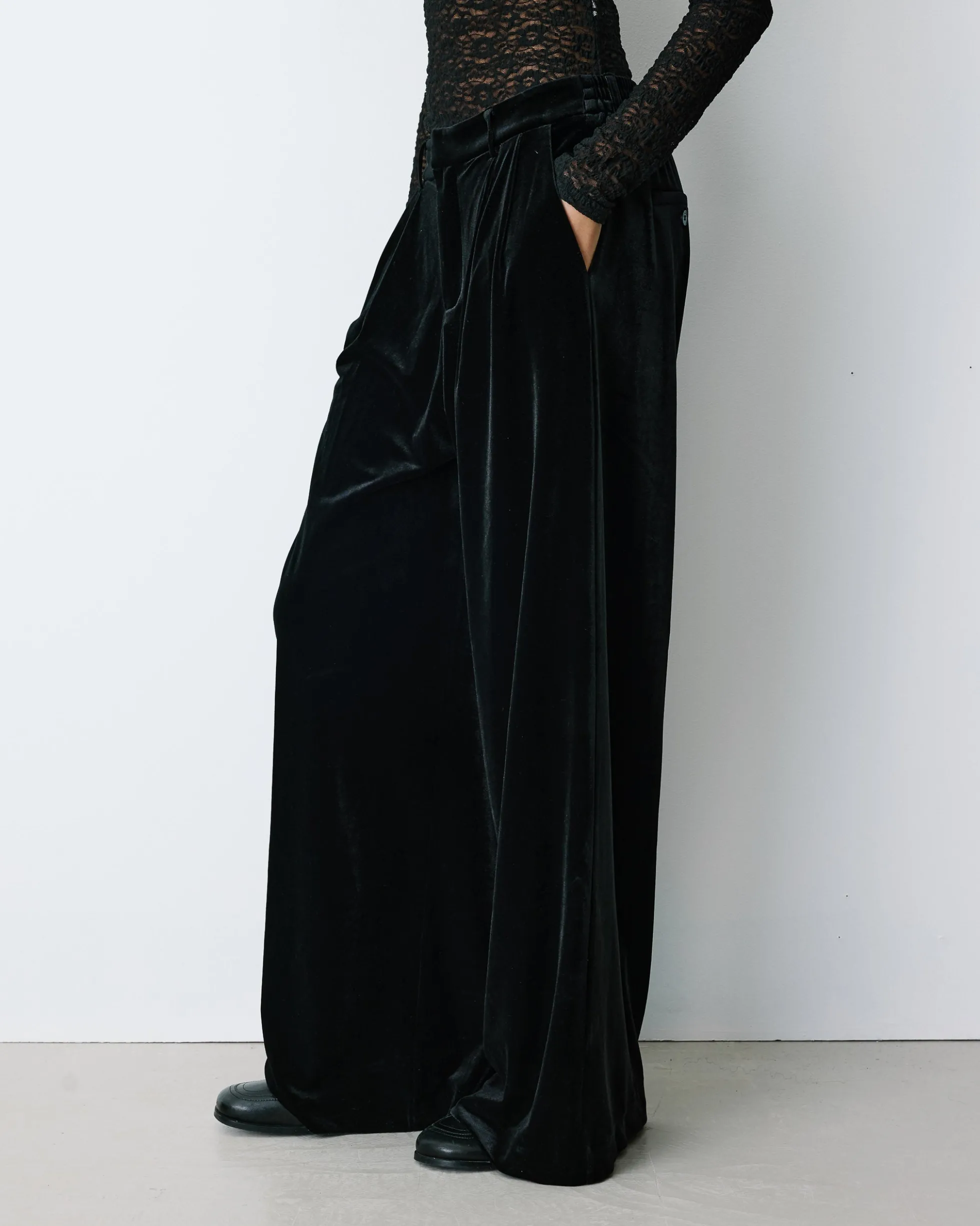 Pantalon tailleur oversize en velours noir Benson
