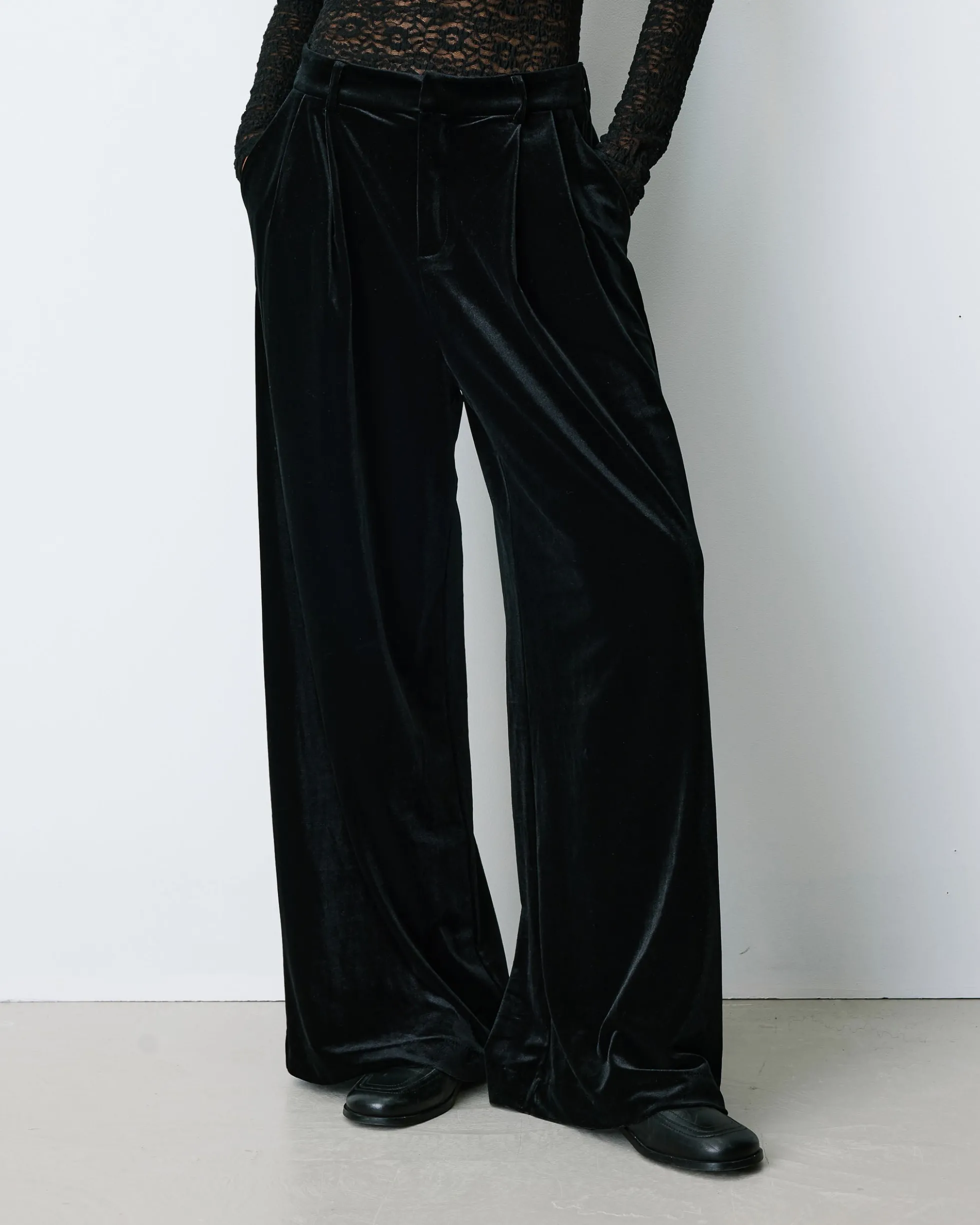Pantalon tailleur oversize en velours noir Benson