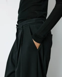 Pantalon tailleur oversize à plis ceinturé noir Barclay