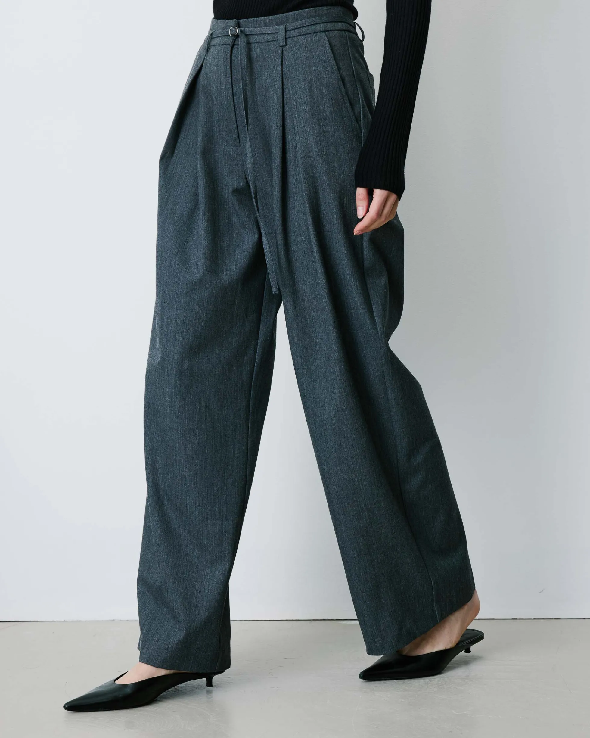 Pantalon tailleur oversize à plis ceinturé anthracite Barclay