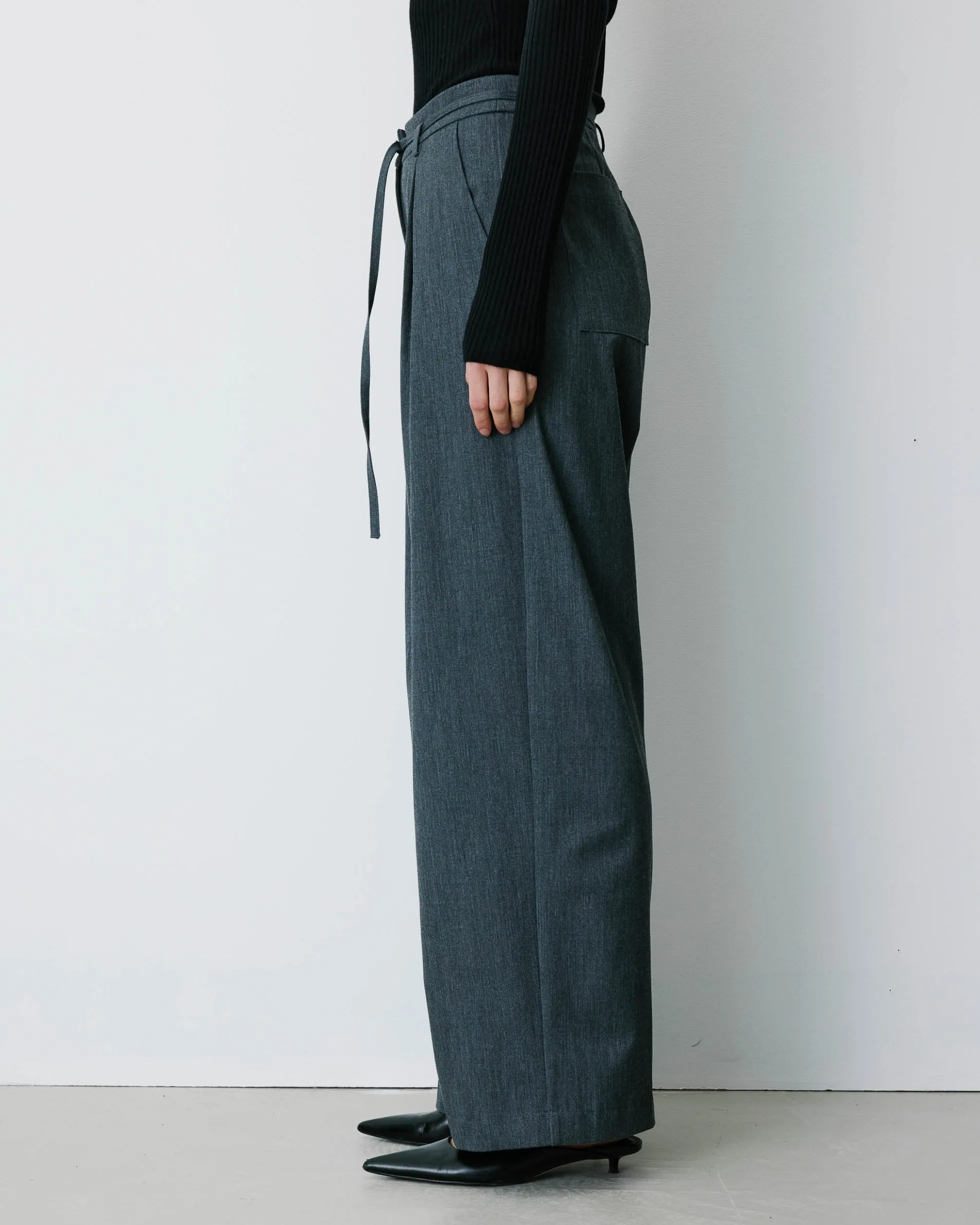 Pantalon tailleur oversize à plis ceinturé anthracite Barclay