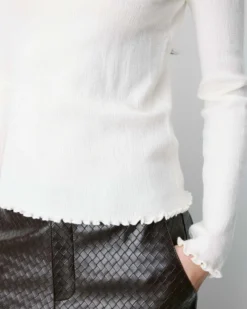 Pull ajusté en maille fine col montant ivoire Alino