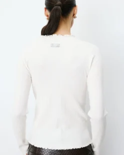 Pull ajusté en maille fine col montant ivoire Alino