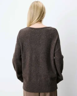 Pull ample col V en maille lurex chocolat Salvador
