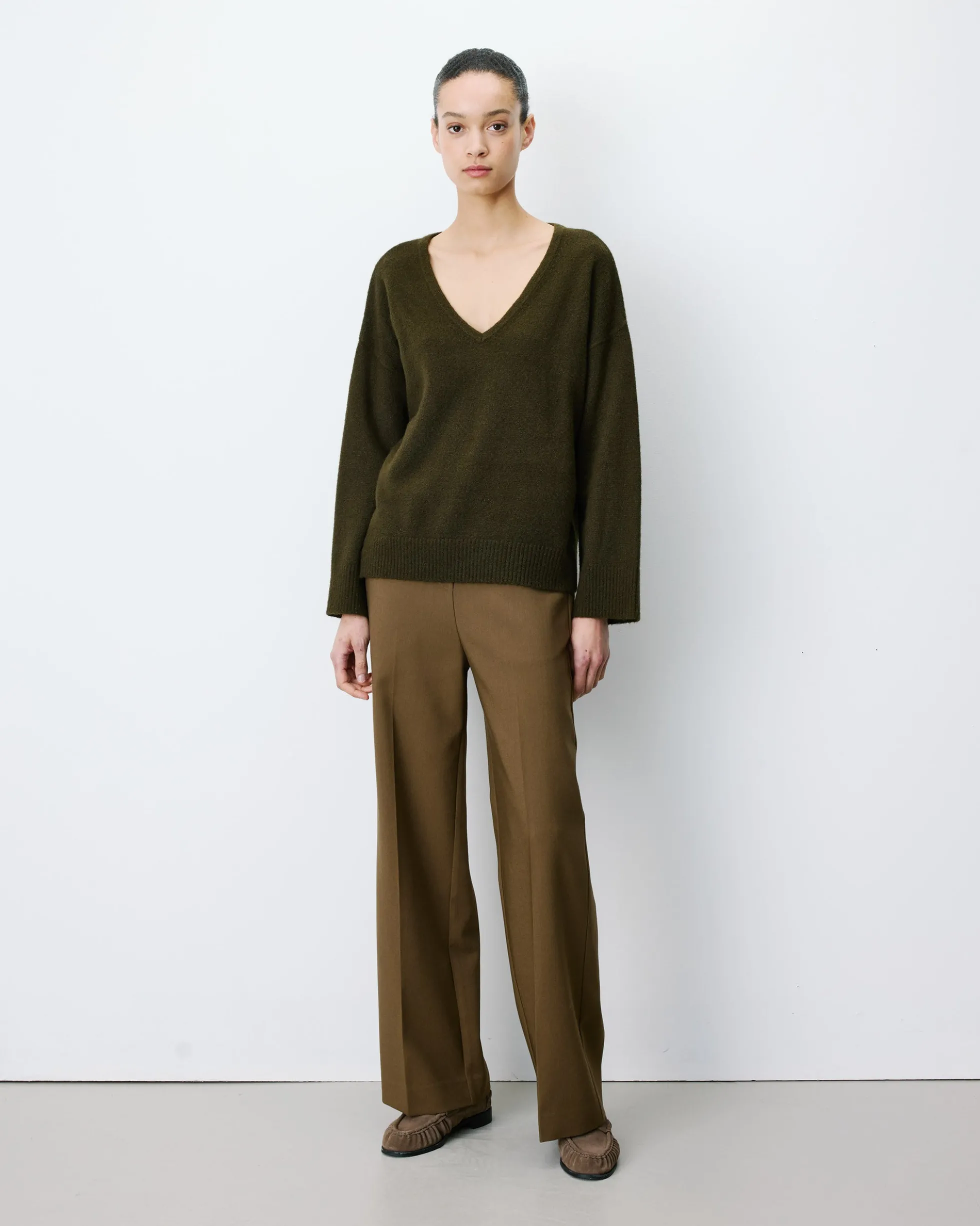 Pull ample col V en maille lurex kaki Salvador