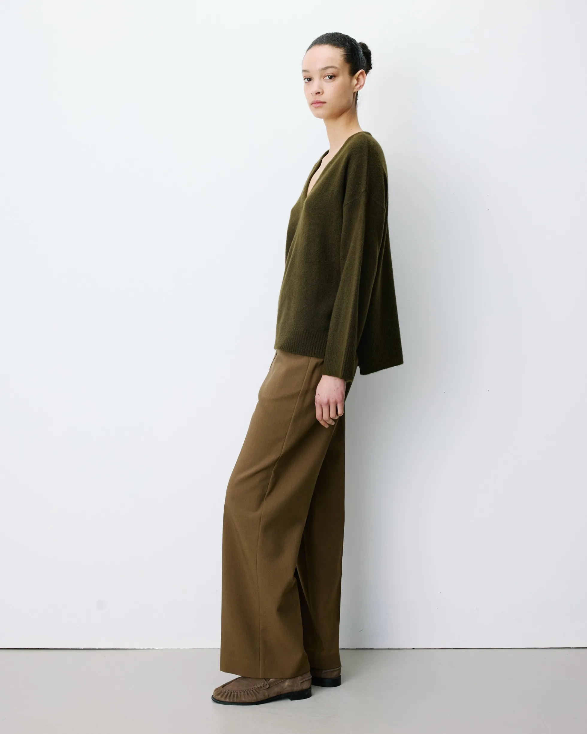 Pull ample col V en maille lurex kaki Salvador