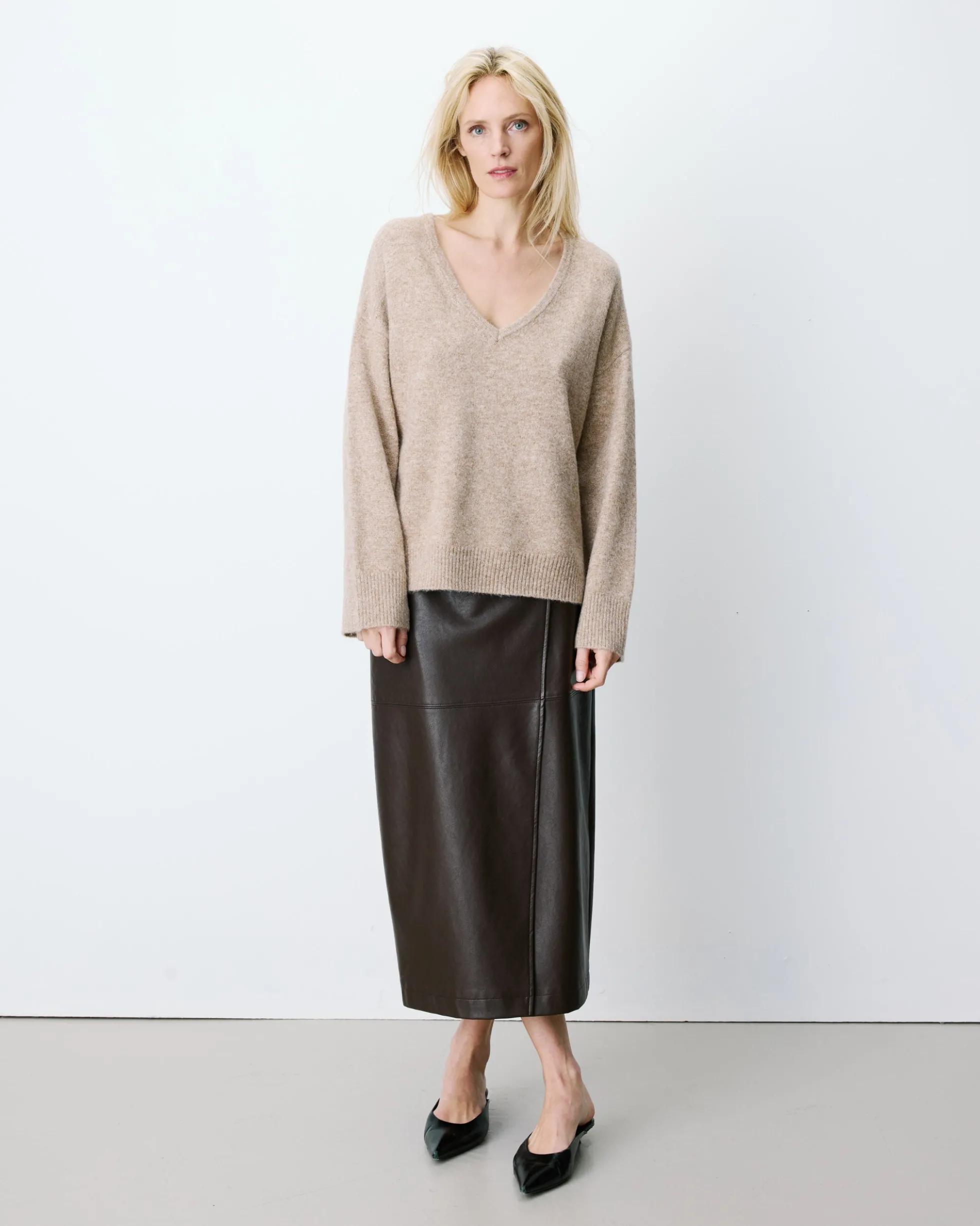 Pull ample col V en maille lurex sable Salvador