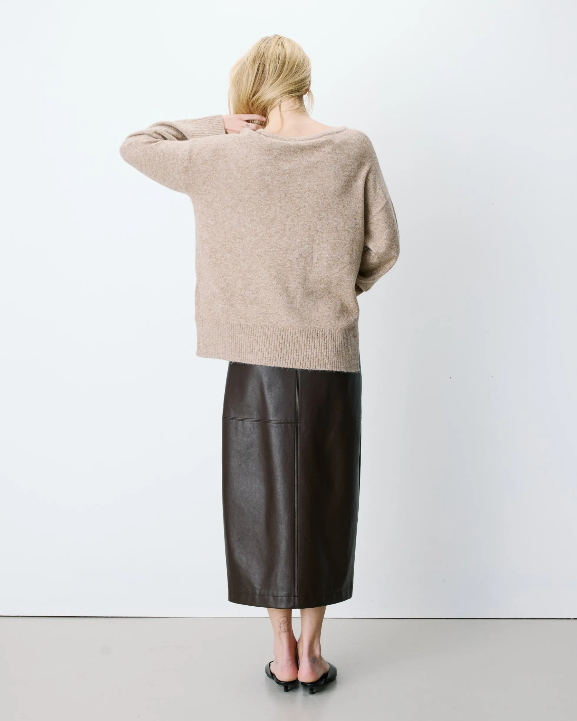 Pull ample col V en maille lurex sable Salvador