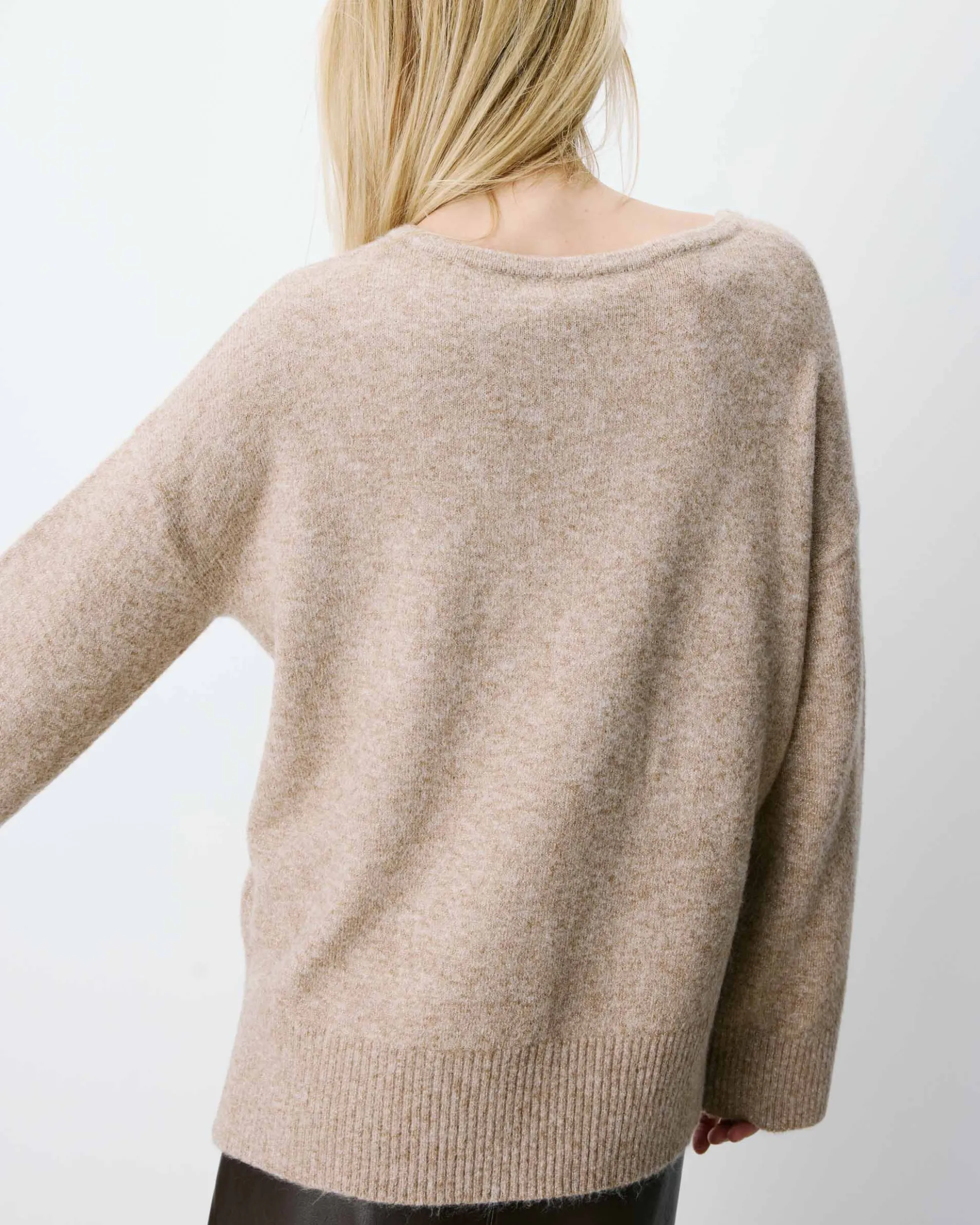 Pull ample col V en maille lurex sable Salvador
