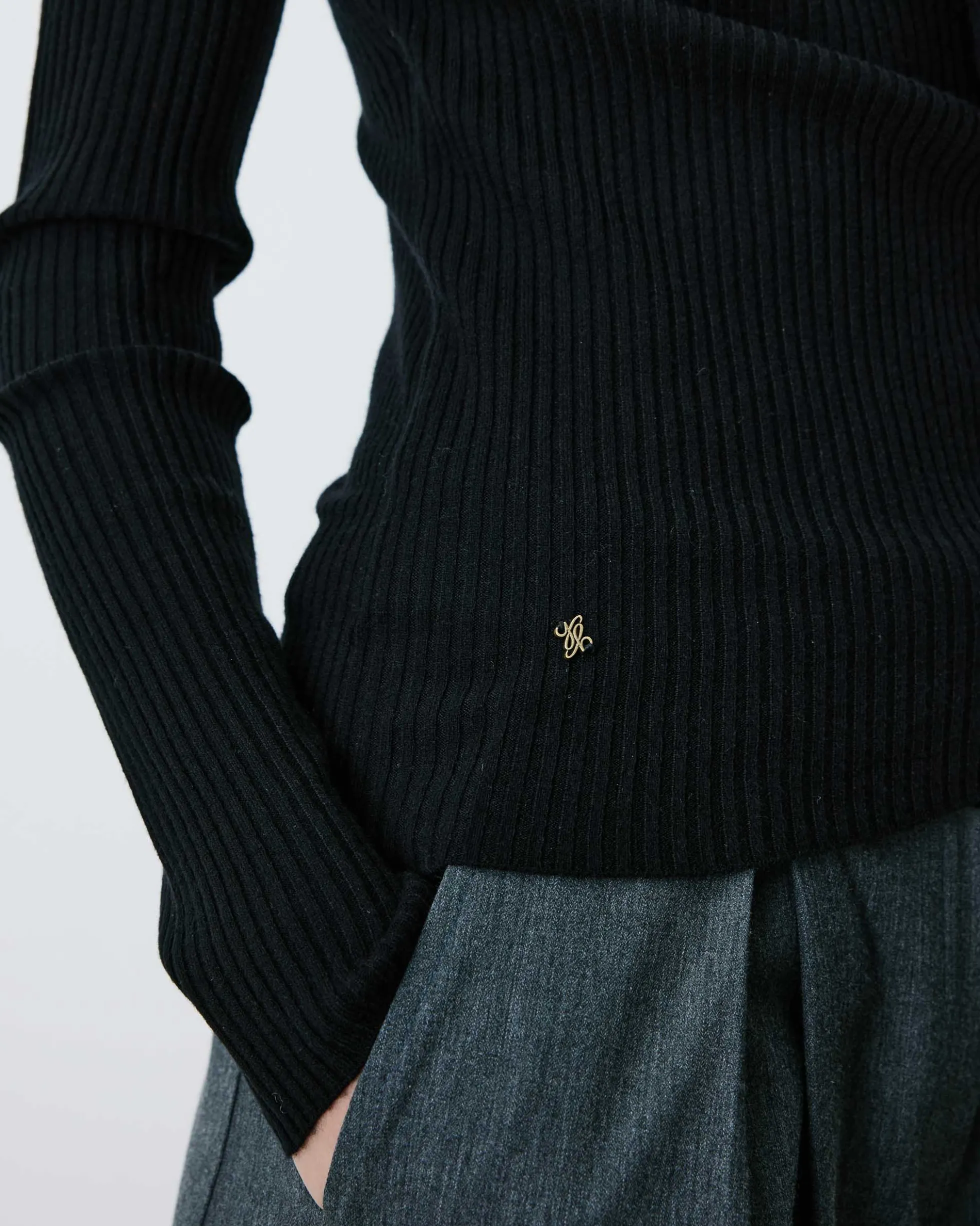Pull cache-cœur col V près du corps noir Bindi