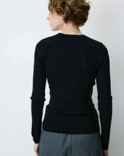 Pull cache-cœur col V près du corps noir Bindi