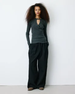 Pull cache-cœur col V près du corps anthracite Bindi