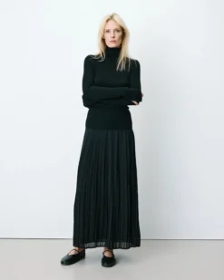Pull col roulé ajusté en maille fine noir Alfred