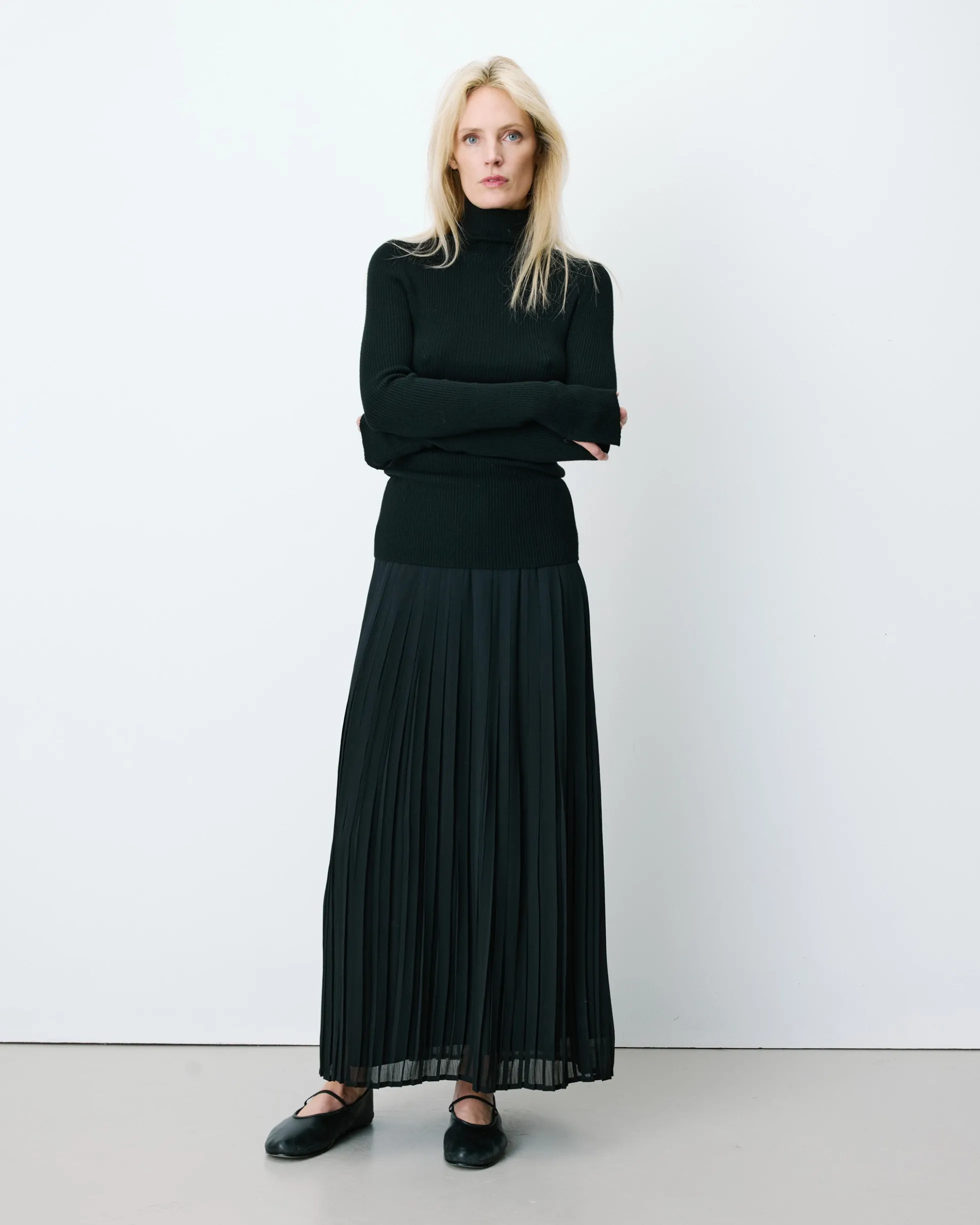 Pull col roulé ajusté en maille fine noir Alfred