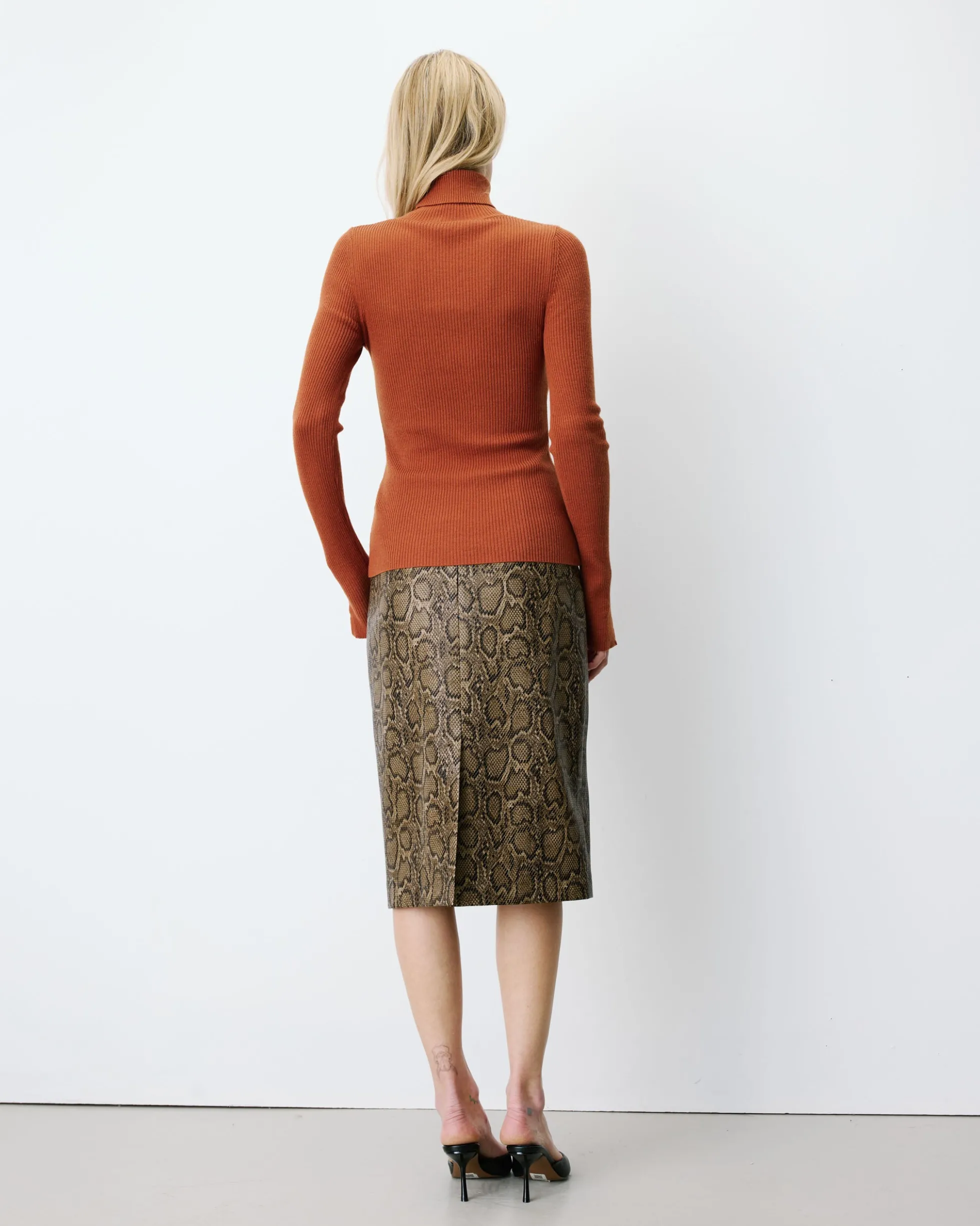 Pull col roulé ajusté en maille fine coffee Alfred