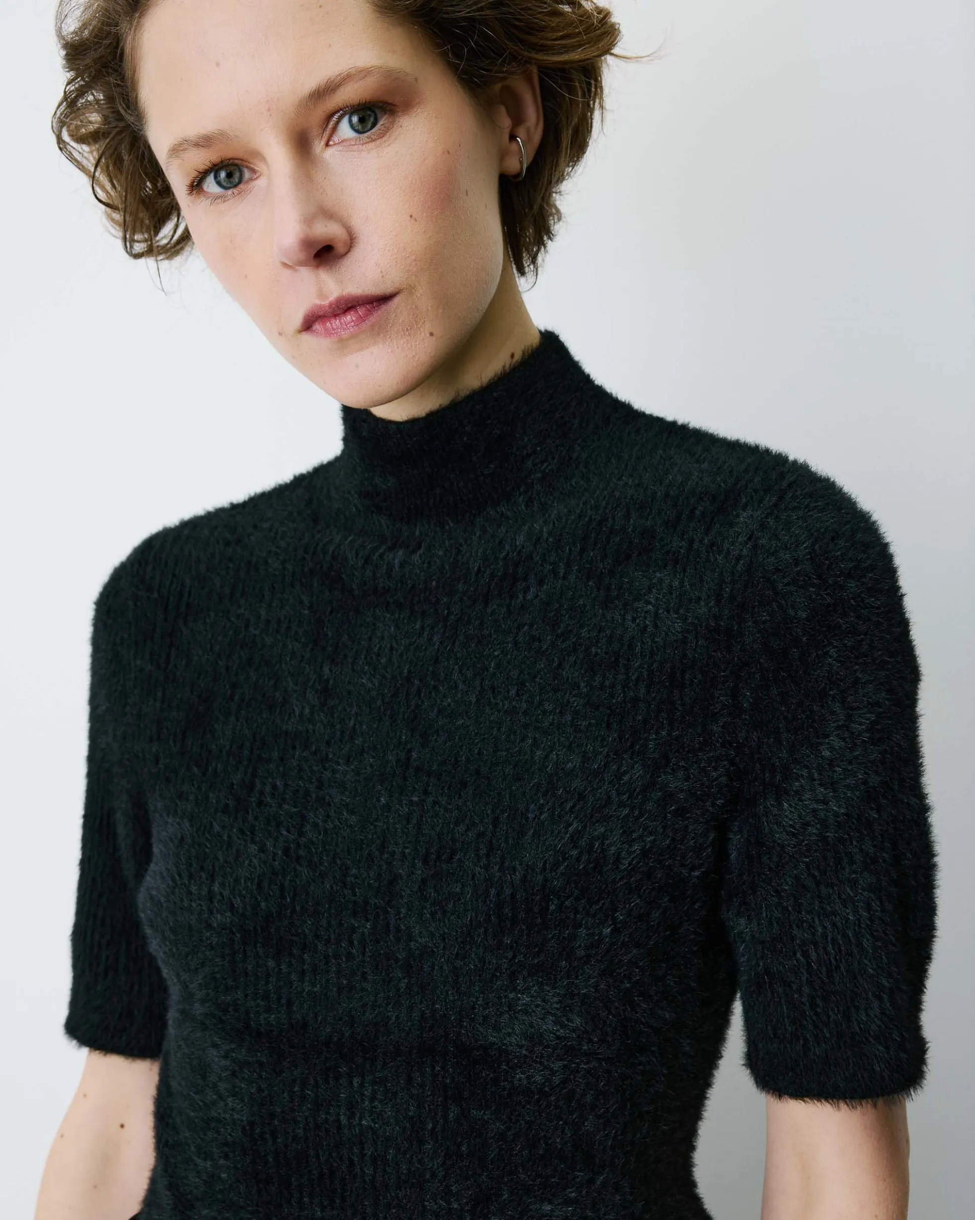 Pull doux manches courtes col cheminée noir Birdie