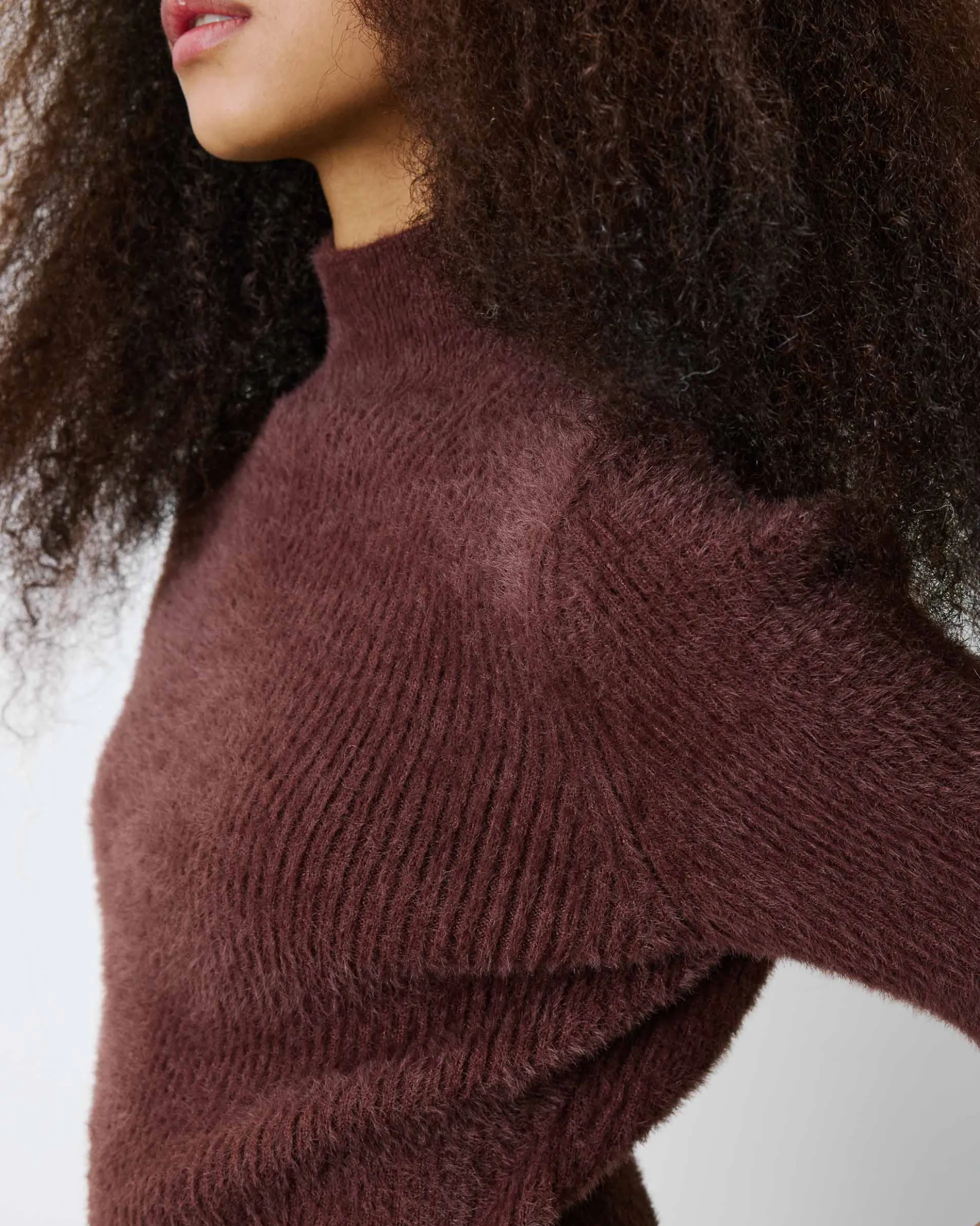 Pull doux manches courtes col cheminée chocolat Birdie