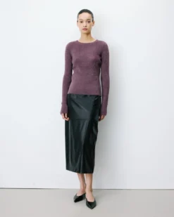 Pull doux près du corps col rond aubergine Auryn
