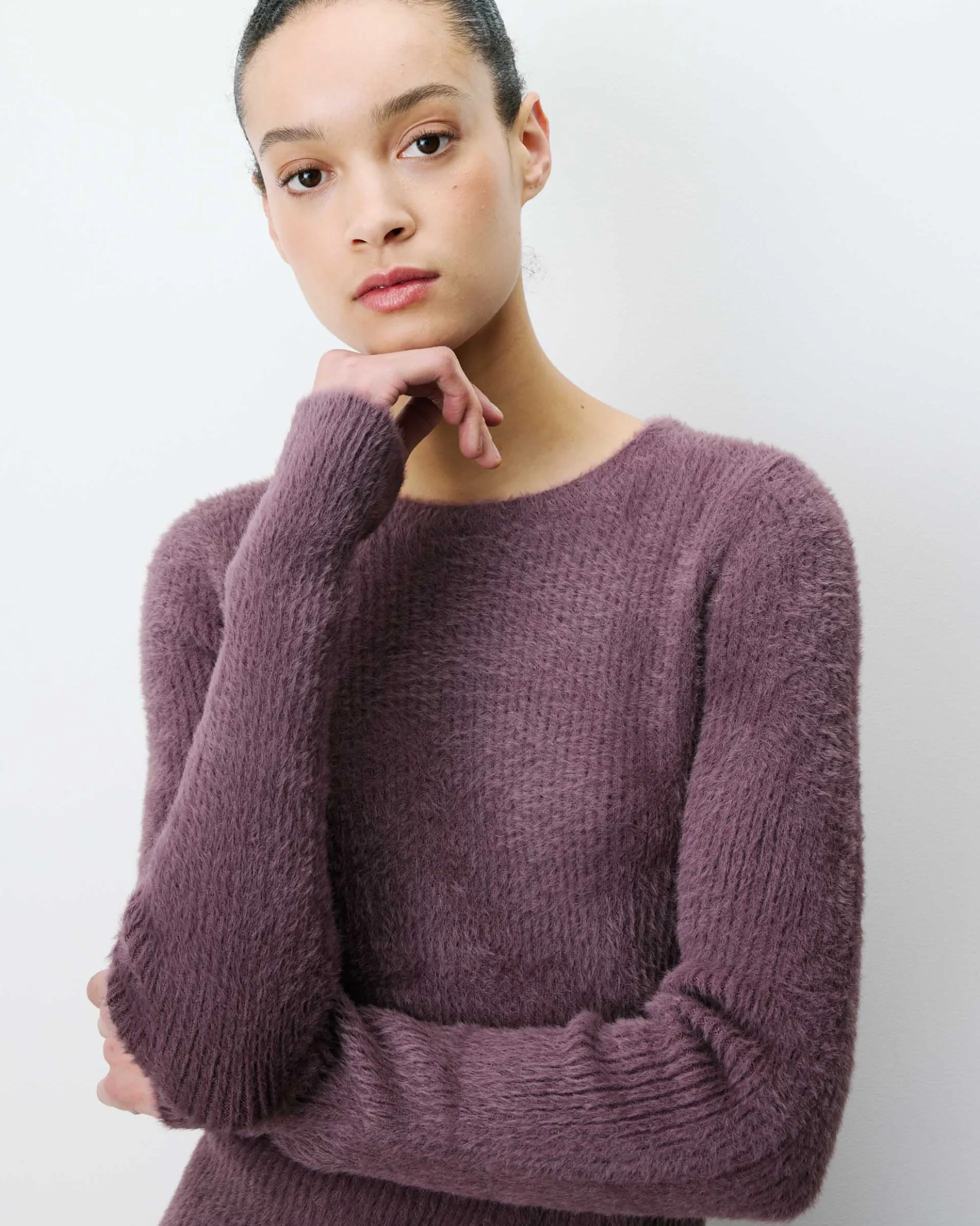 Pull doux près du corps col rond aubergine Auryn
