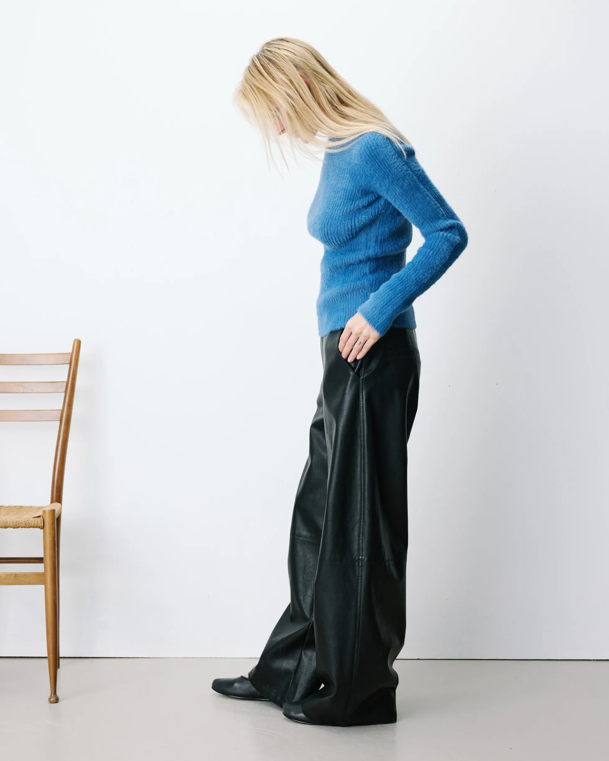 Pull doux près du corps col rond bleuet Auryn
