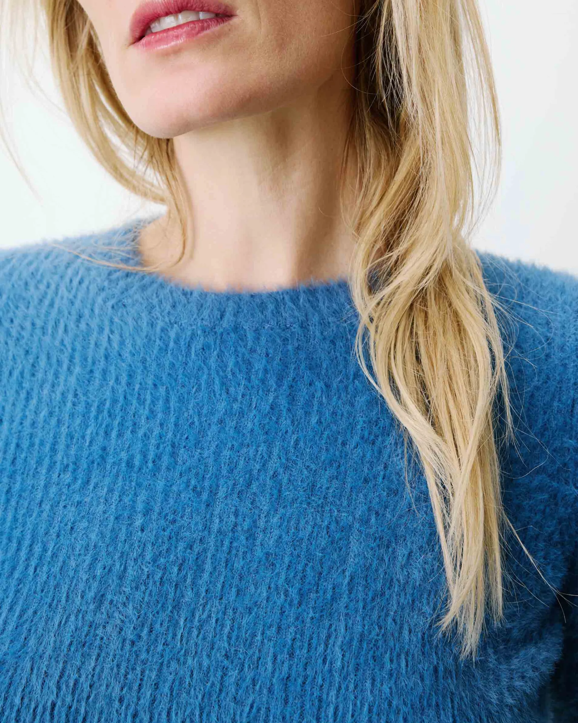 Pull doux près du corps col rond bleuet Auryn