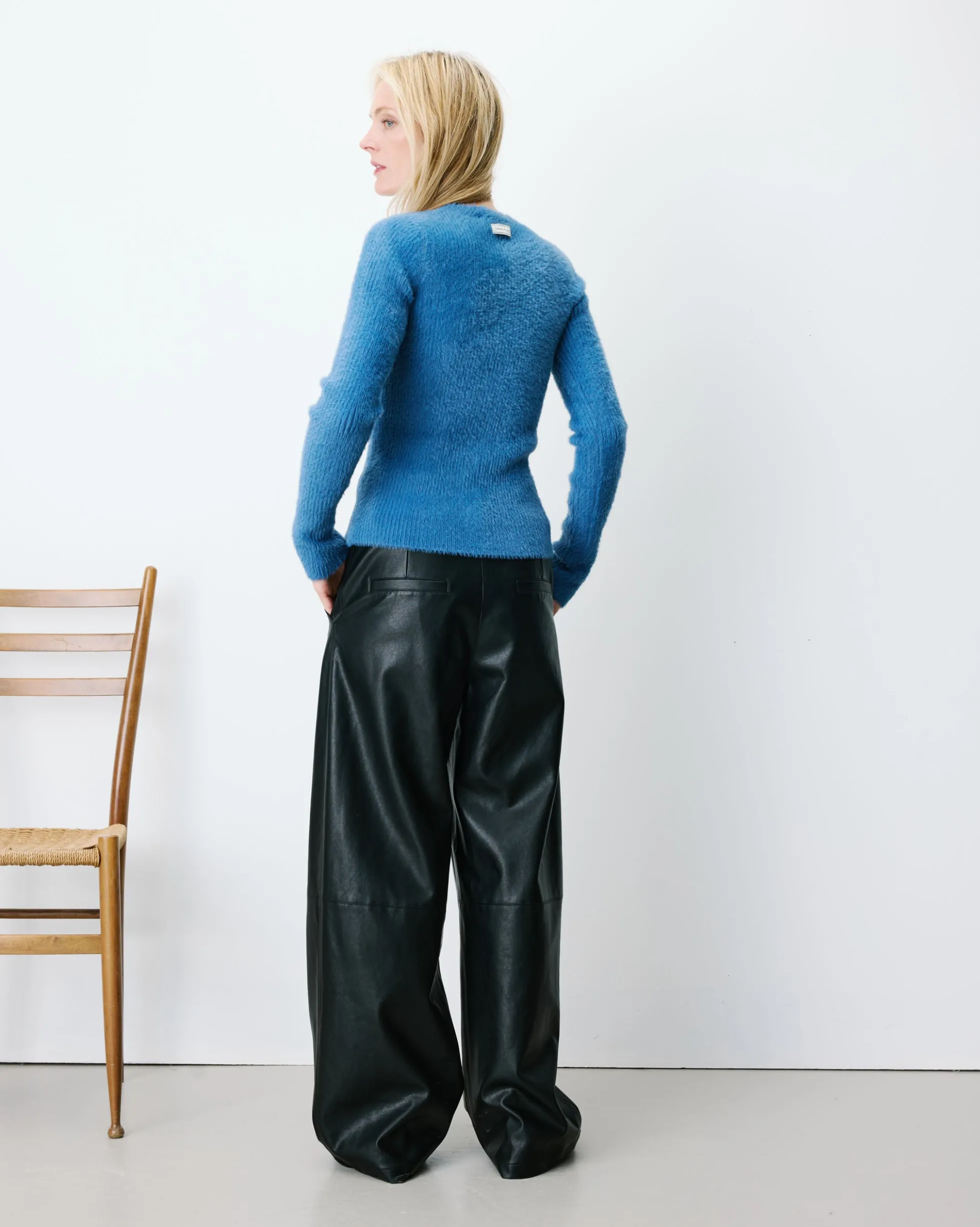 Pull doux près du corps col rond bleuet Auryn