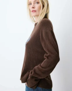 Pull droit col rond à inscription brodée chocolat Aubin