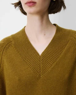 Pull droit col V en maille olive Alden