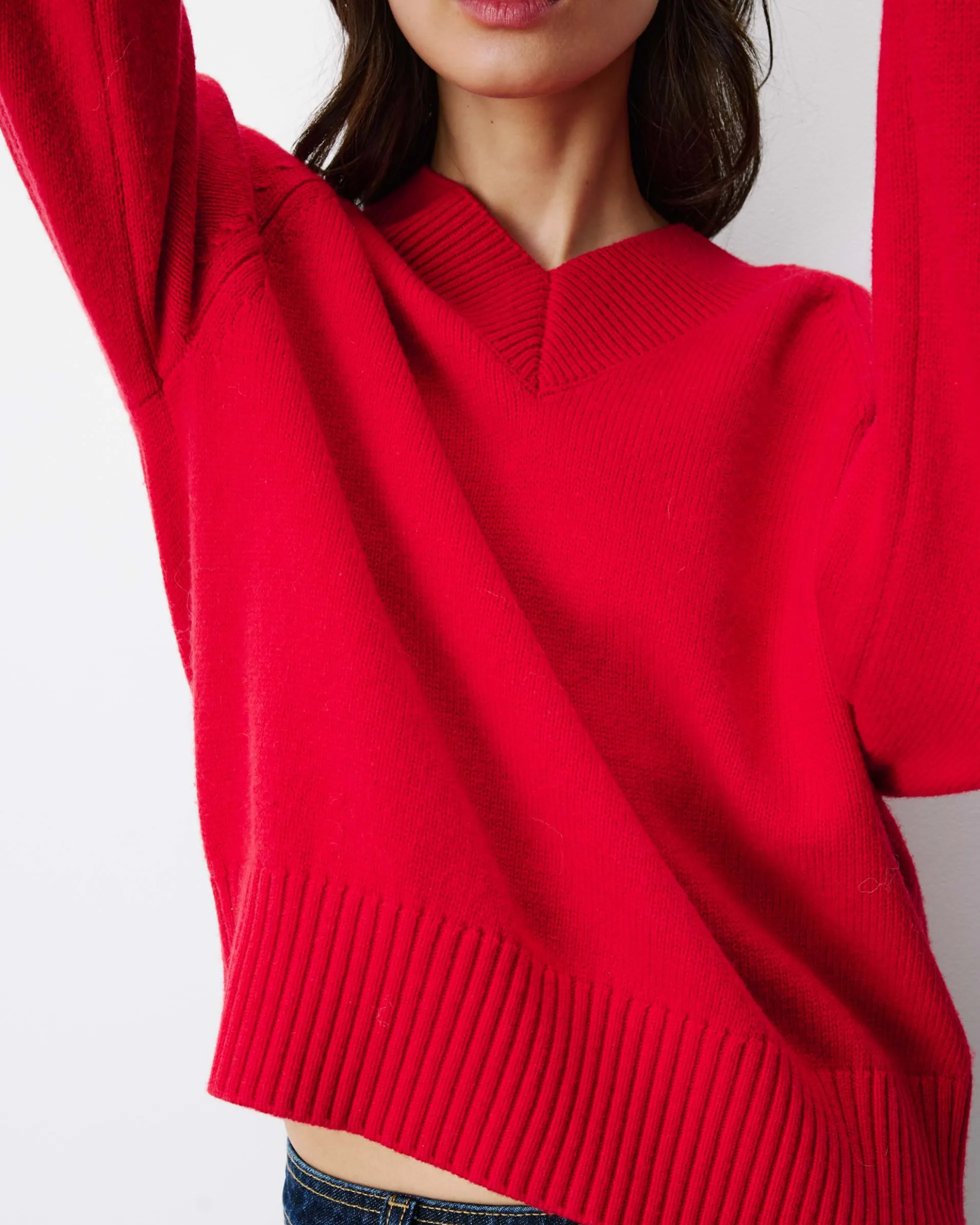 Pull droit col V en maille rouge Alden